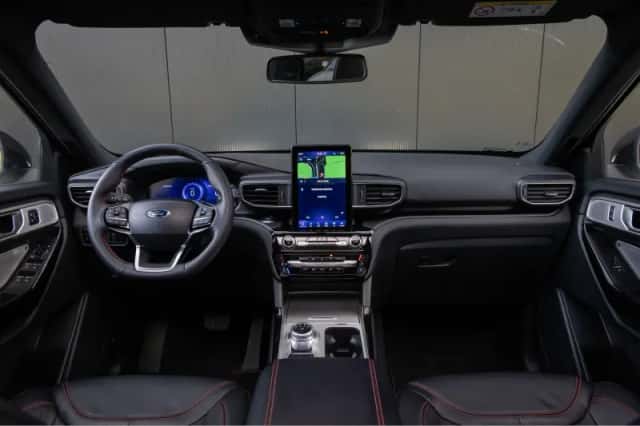 Ford Explorer (2024) thumbnail 3