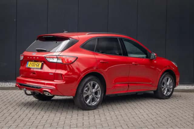 Ford Kuga (2023) thumbnail 2