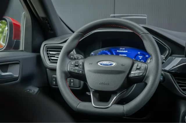 Ford Kuga (2023) thumbnail 6