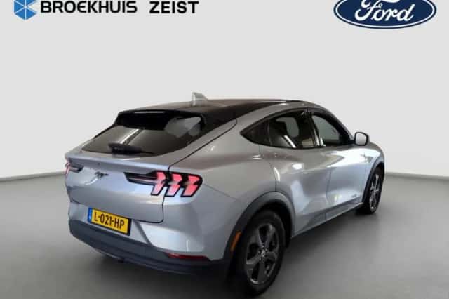 Ford Mustang Mach-E (2021) thumbnail 4