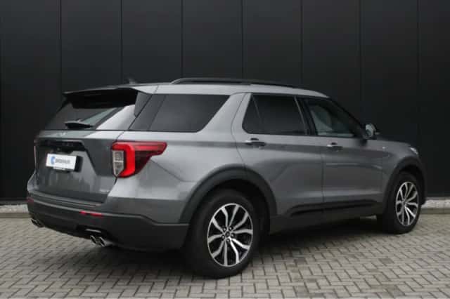 Ford Explorer (2021) thumbnail 2