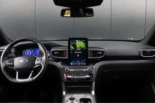 Ford Explorer (2021) thumbnail 3