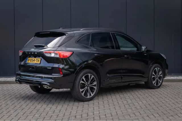Ford Kuga (2022) thumbnail 2