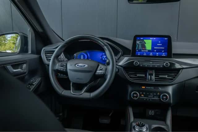Ford Kuga (2022) thumbnail 4