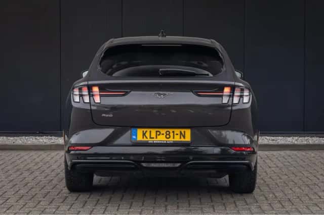Ford Mustang Mach-E (2022) thumbnail 4