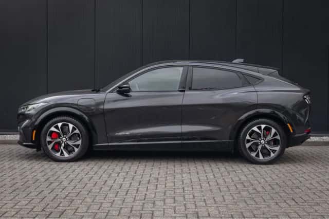 Ford Mustang Mach-E (2022) thumbnail 5