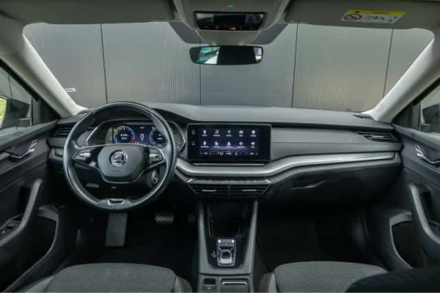 Škoda Octavia (2021) thumbnail 3