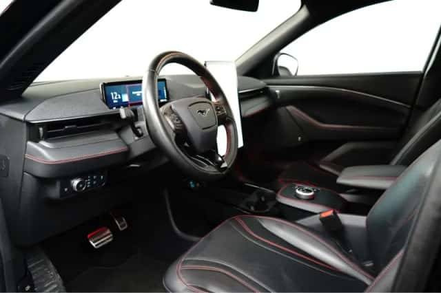 Ford Mustang Mach-E (2022) thumbnail 4