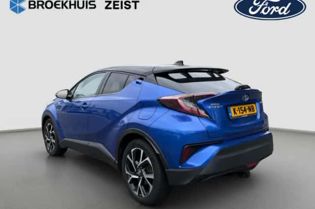 Toyota C-HR (2018) thumbnail 2