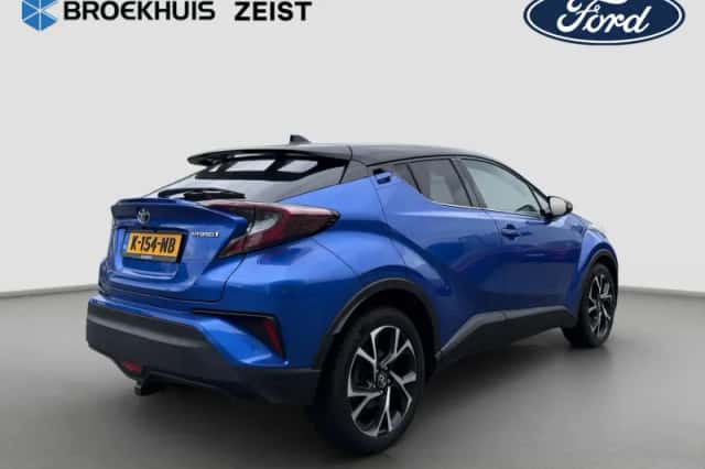 Toyota C-HR (2018) thumbnail 3