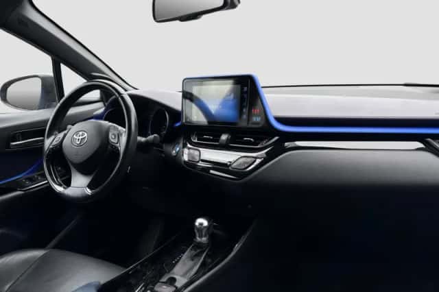 Toyota C-HR (2018) thumbnail 6
