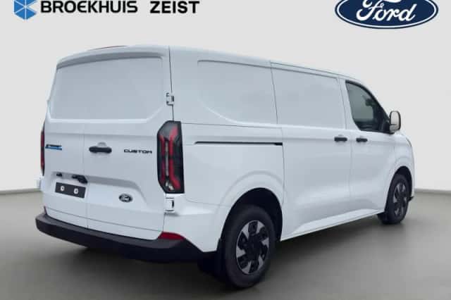 Ford E-Transit Custom (2026) thumbnail 3