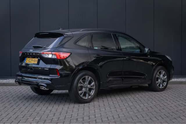 Ford Kuga (2023) thumbnail 2