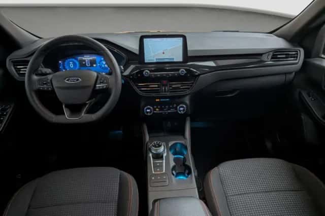 Ford Kuga (2023) thumbnail 3