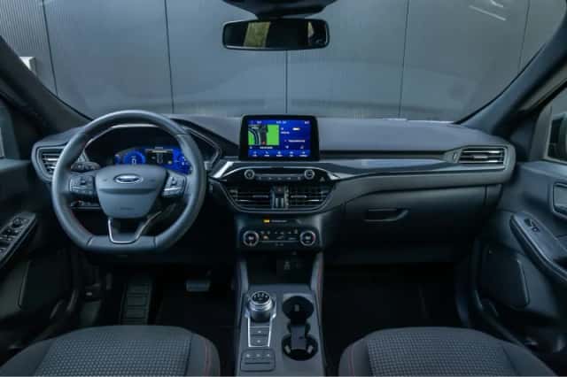 Ford Kuga (2023) thumbnail 4