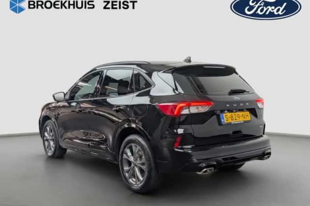 Ford Kuga (2023) thumbnail 4