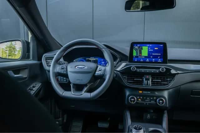 Ford Kuga (2023) thumbnail 5