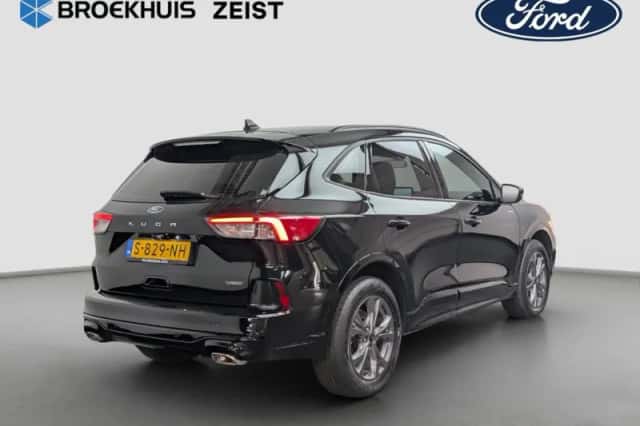 Ford Kuga (2023) thumbnail 5