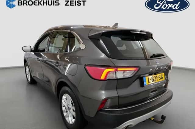 Ford Kuga (2021) thumbnail 3