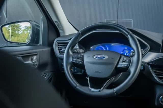 Ford Kuga (2021) thumbnail 5