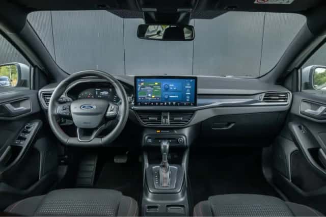 Ford Focus (2023) thumbnail 3