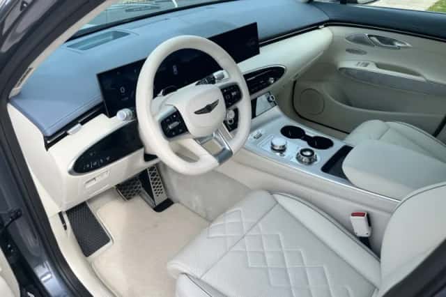 Genesis GV70 (2025) thumbnail 17