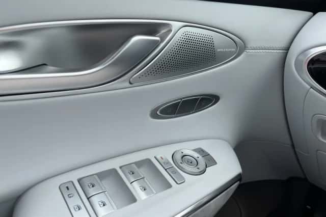 Genesis GV70 (2026) thumbnail 18