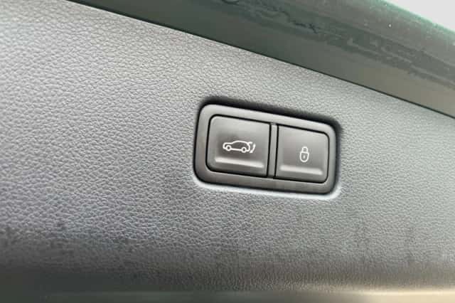 Genesis GV70 (2023) thumbnail 12