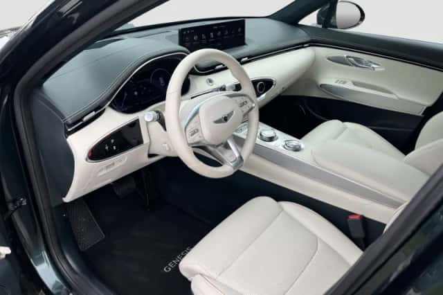 Genesis GV70 (2023) thumbnail 15