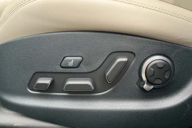 Genesis GV70 (2023) thumbnail 17