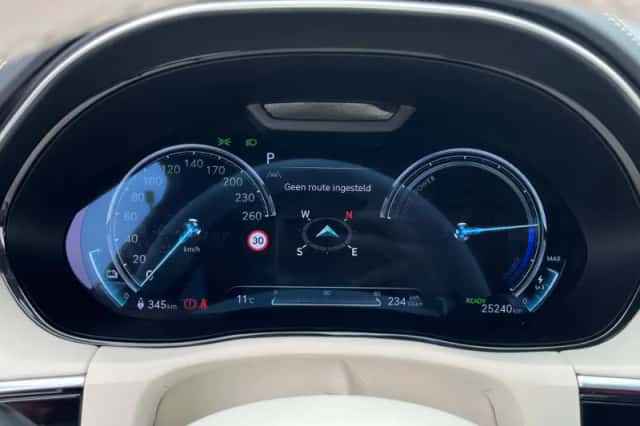 Genesis GV70 (2023) thumbnail 23