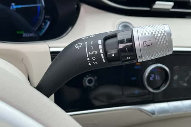 Genesis GV70 (2023) thumbnail 26
