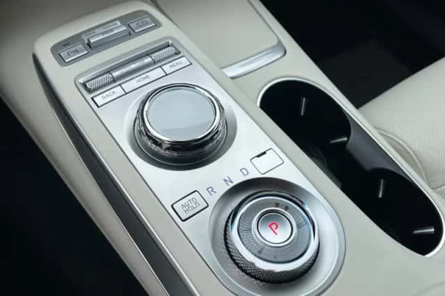 Genesis GV70 (2023) thumbnail 27