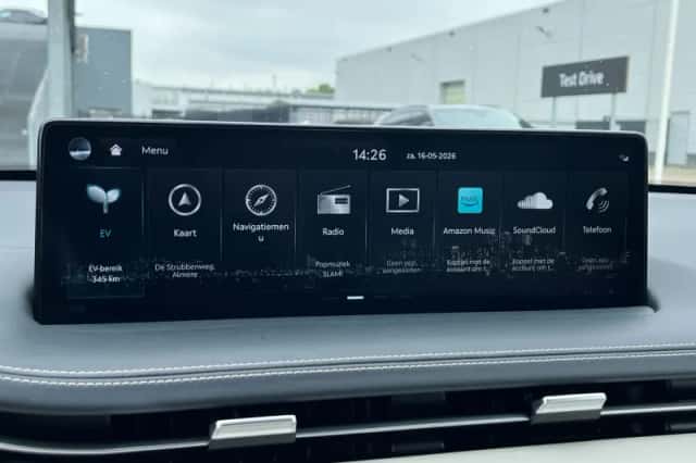Genesis GV70 (2023) thumbnail 29