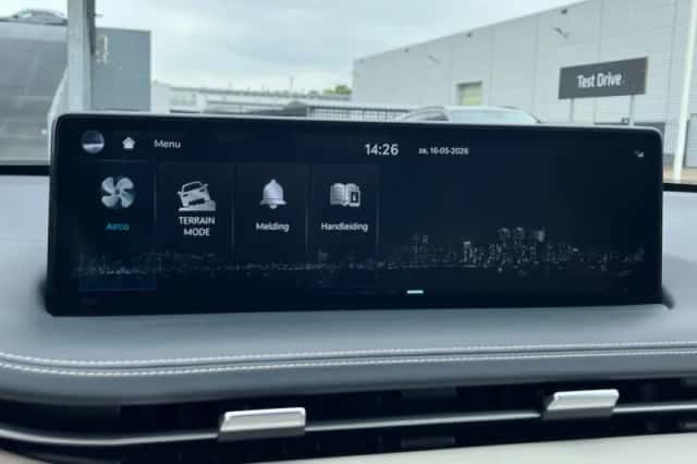 Genesis GV70 (2023) thumbnail 31