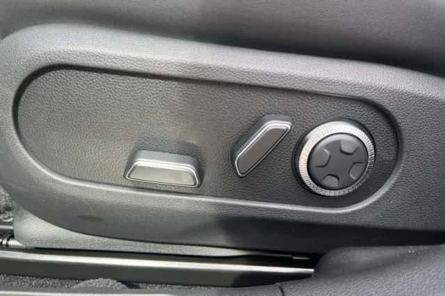 Genesis GV60 (2026) thumbnail 2