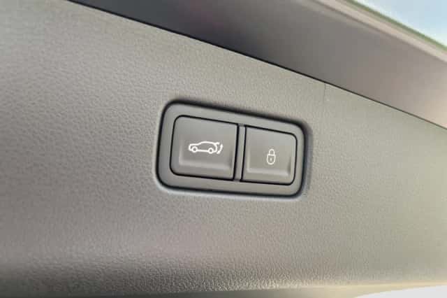 Genesis GV70 (2026) thumbnail 1