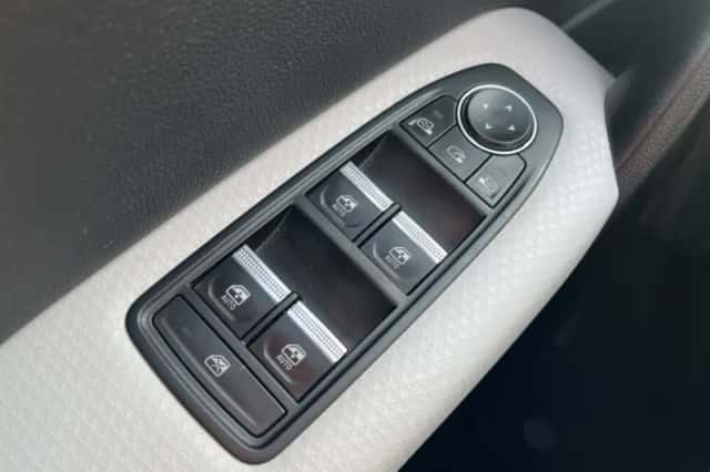 Renault Captur (2020) thumbnail 17