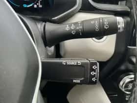 Renault Captur (2020) thumbnail 23