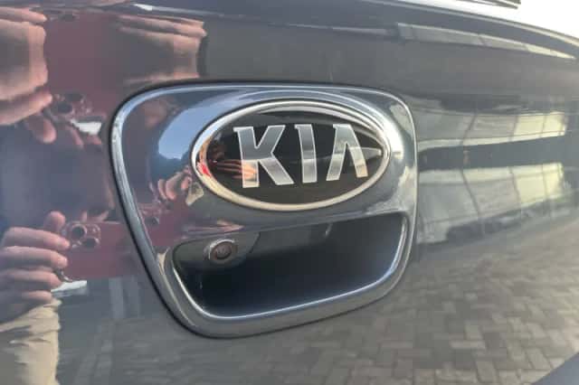 Kia Rio (2018) thumbnail 11