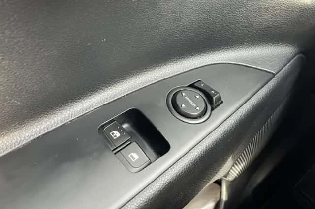 Kia Rio (2018) thumbnail 16