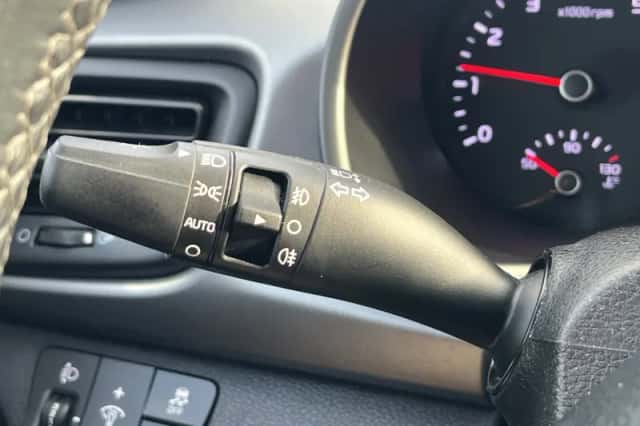 Kia Rio (2018) thumbnail 18
