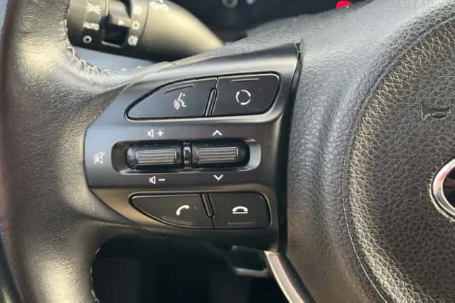Kia Rio (2018) thumbnail 19