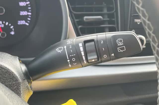 Kia Rio (2018) thumbnail 22