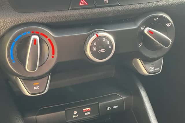 Kia Rio (2018) thumbnail 24