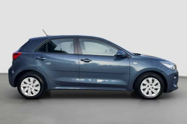 Kia Rio (2018) thumbnail 4