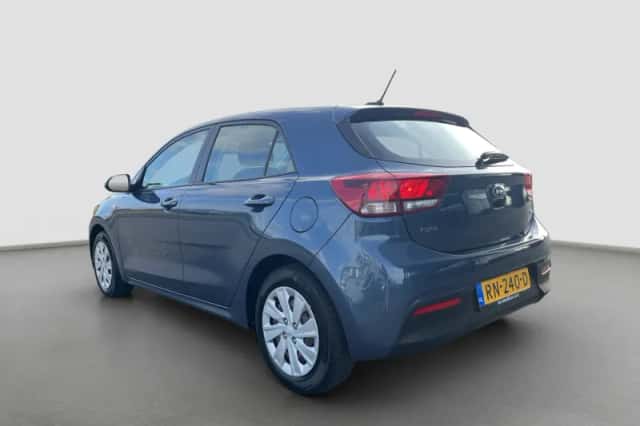 Kia Rio (2018) thumbnail 5