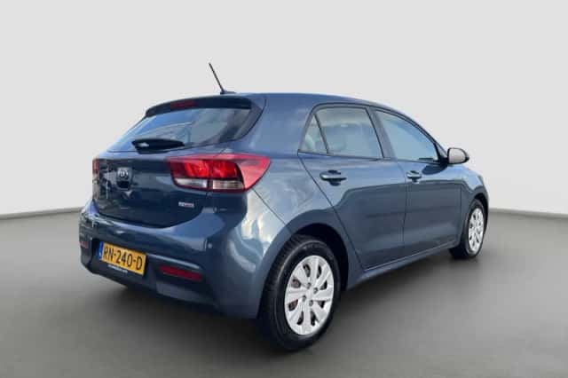 Kia Rio (2018) thumbnail 6