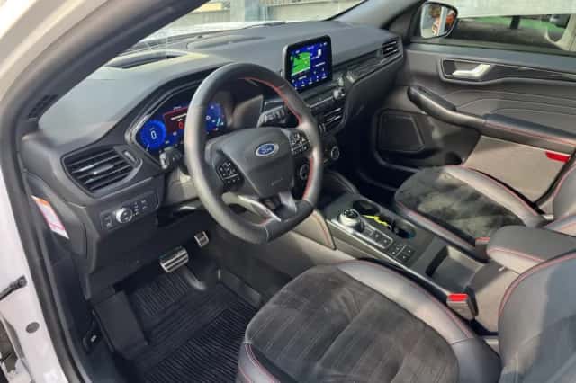 Ford Kuga (2023) thumbnail 16