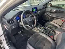 Ford Kuga (2023) thumbnail 16
